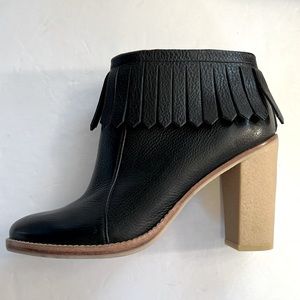 Antonio Melani woman's black leather, fringed ankle booties - Size 8